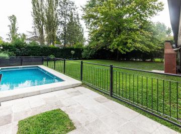 Casa · 300m² · 5 Ambientes · 1 Cochera · Casa en Venta, 5 Ambientes, Apto Credito