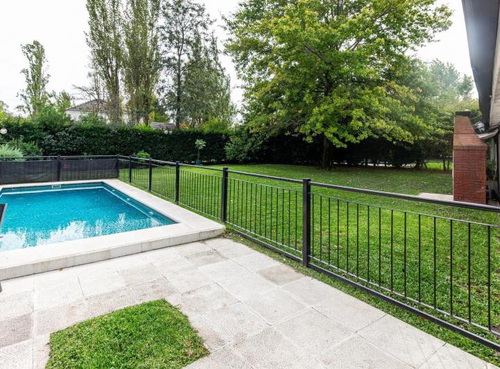 Casa · 300m² · 5 Ambientes · 1 Cochera