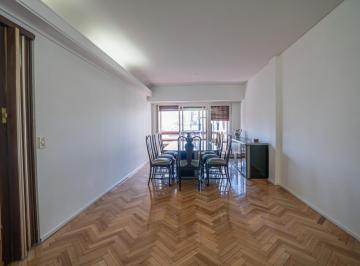 Departamento · 102m² · 4 Ambientes · 1 Cochera · Departamento en Flores - Semipiso 4 Ambientes con Cochera - Reciclado