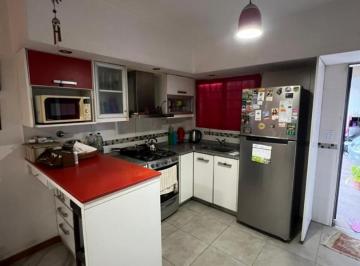 Casa · 149m² · 3 Ambientes · 1 Cochera · Casa en Venta - Haedo - 2 Dorm. con Baños Privados