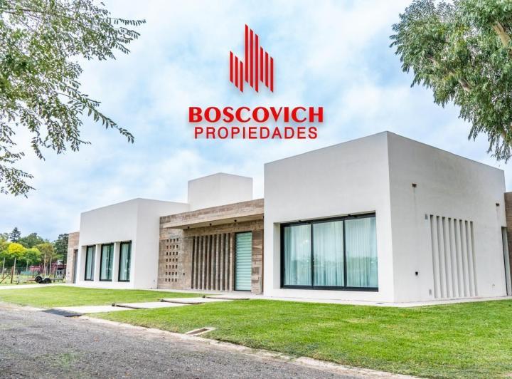 Casa · 275m² · 4 Dormitorios · 5 Cocheras