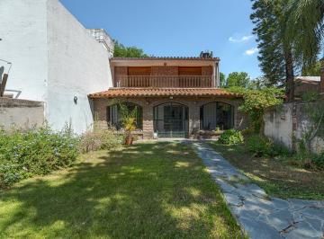 Casa · 270m² · 5 Ambientes · 1 Cochera · Venta Casa de 4 Dorm. con Patio y Quincho