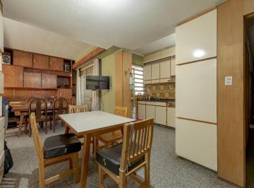 Casa · 177m² · 5 Ambientes · 1 Cochera · Venta Casa de 4 Dorm. con Gran Patio y Cochera Zona Sur Rosario