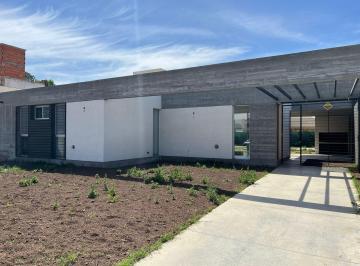 Casa · 96m² · 4 Ambientes · 2 Cocheras · Venta Casa de 3 Dorm. en Funes Barrio Don Mateo