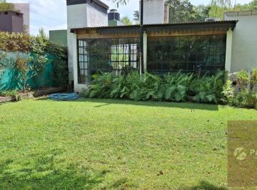 Casa · 150m² · 3 Ambientes · 2 Cocheras · Casa en Bella Vista con Quincho Vidriado, Pileta y Posibilidad de Ampliación