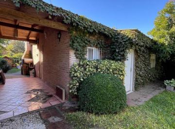 Casa · 79m² · 2 Dormitorios · 1 Cochera · Casa en Funes
