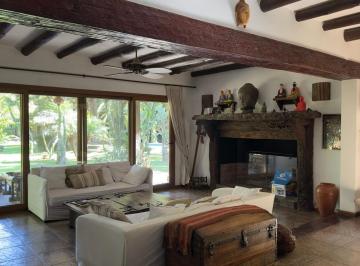 Casa · 400m² · 5 Ambientes · 2 Cocheras · Casa en Venta