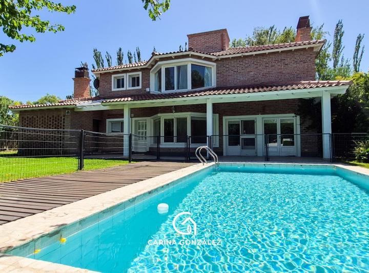 Casa · 320m² · 6 Ambientes · 2 Cocheras