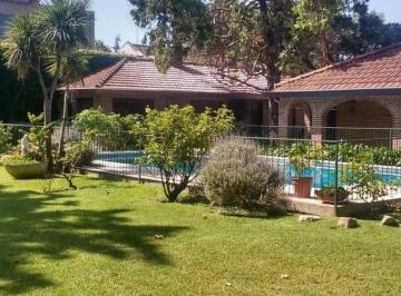 Casa · 330m² · 6 Ambientes · 4 Cocheras · Imponente Casa en Venta en Calle Florencio Sanchez