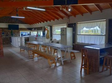 Quinta vacacional de 16 ambientes, Puerto Madryn · Una Propiedad con Quincho de Piedra Premium en El Doradillo. Puerto Madryn