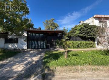 Casa · 90m² · 3 Ambientes · 1 Cochera · Casa 3 Amb. en Venta Ituzaingó Norte con Cochera, Patio, Jardin, Parrilla y Terraza.