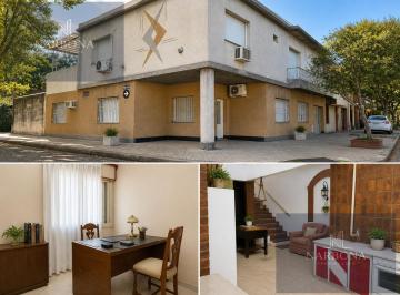 Casa · 250m² · 7 Ambientes · 2 Cocheras · Alquiler Casa 5 Dorm., 3 Baños, Cochera Doble, Terraza con Parrillero en Zona Sur de Rosario