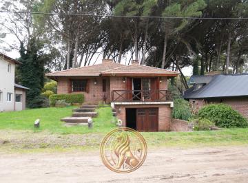 Casa · 215m² · 5 Ambientes · 1 Cochera · Venta Casa Pinamar Barrio Lasalle Vista a La Plaza Oportunidad