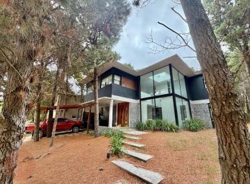 Casa · 244m² · 5 Ambientes · 2 Cocheras · Venta - Casa 5 Ambientes Amoblada en Barrio Privado Costa Esmeralda