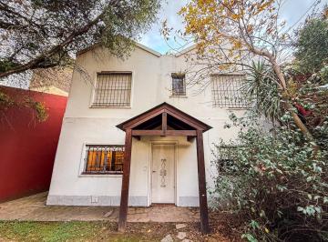 Casa · 130m² · 7 Ambientes · Casa en Venta de 3 Dorm. en Funes