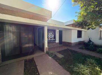 Casa · 137m² · 4 Ambientes · 2 Cocheras · Venta Casa 2 Dorm Patio Barrio Dean Funes