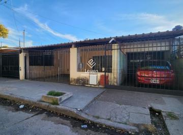 Casa · 132m² · 6 Ambientes · 4 Cocheras · Venta Casa 5 Dorm. Pueyrredón