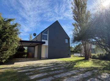 Casa · 150m² · 4 Ambientes · 2 Cocheras · Venta Casa en Los Arces