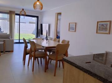 Casa · 100m² · 5 Ambientes · 2 Cocheras · San Ignacio Village Venta Dos Dorm.