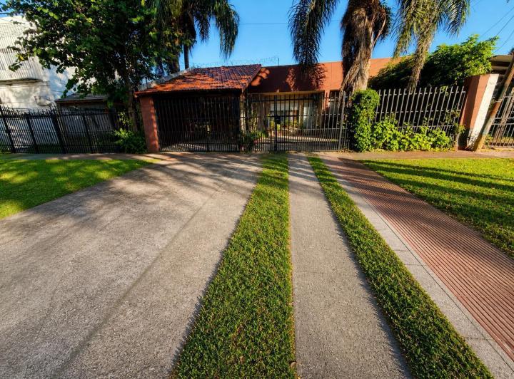 Casa · 200m² · 6 Ambientes · 3 Cocheras