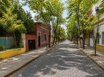 Departamento · 61m² · 3 Ambientes · 1 Cochera · San Isidro Casco - Venta en Pozo - Duplex con Jardin