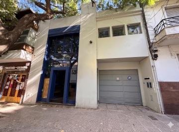 Local comercial · 223m² · 5 Ambientes · 2 Cocheras · Venta Local en Colegiales. Lote Propio. 3 Despachos. 3 Baños. 2 Cocheras. Jardin. Pileta. Quincho