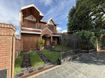 Casa · 236m² · 4 Ambientes · 2 Cocheras · Venta Casa 4 Ambientes Turdera