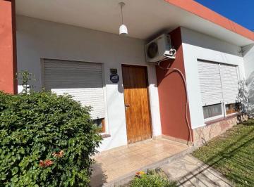 Casa de 4 ambientes, Berazategui · Casa con 3 Dorm. en Berazategui