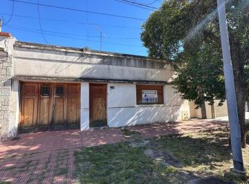 Casa de 8 ambientes, Córdoba · Venta Casa a Reciclar con Gran Terreno – Alto Potencial de Desarrollo Barrio Juniors