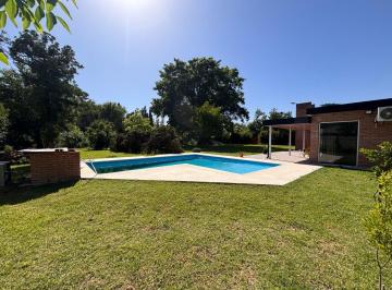 Casa · 130m² · 4 Ambientes · 2 Cocheras · Venta - Casa Quinta 2 Habitaciones, Piscina Climatizada y Amplio Lote de 1000 m²