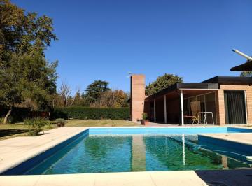 Casa · 130m² · 4 Ambientes · 2 Cocheras · Venta - Casa Quinta 2 Habitaciones, Piscina Climatizada y Amplio Lote de 2000 m²