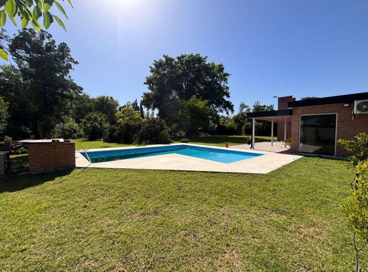 Casa · 130m² · 4 Ambientes · 2 Cocheras