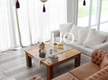 RFP-RFP-1801_2 · Venta de Casa en La Cándida, Berazategui 6 Amb o Mas con Pileta