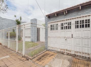 Casa · 131m² · 4 Ambientes · 1 Cochera · Venta de Casa 4 Ambientes con Garaje y Parque en Berazategui
