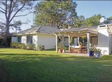 Casa · 150m² · 5 Ambientes · 2 Cocheras · Casa en Laguna Blanca