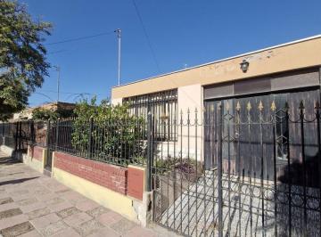 Casa · 130m² · 5 Ambientes · 2 Cocheras · Venta de Casa en Barrio Antártida, Maipú