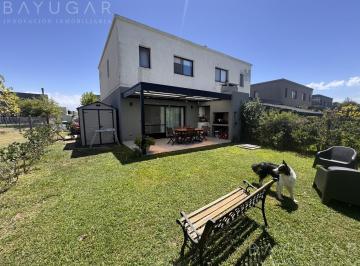 Casa · 115m² · 5 Ambientes · 2 Cocheras · Venta Dúplex - 5 Ambientes en Barrio El Aljibe - Manzanares