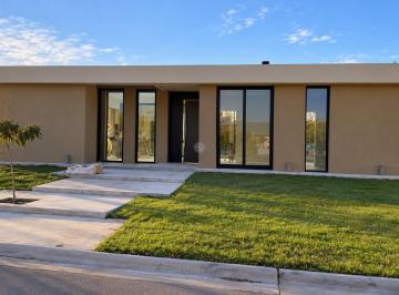 Casa · 140m² · 3 Ambientes · Casa en Venta en San Ramón, Pilar del Este, Pilar