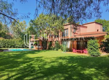 Casa · 331m² · 6 Ambientes · 2 Cocheras · Casa en Venta Ayres de Pilar