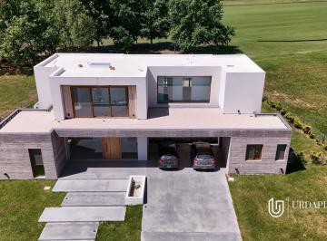 Casa · 294m² · 5 Ambientes · 2 Cocheras · Casa en Venta en Pilara Sobre La Cancha de Polo en Milord - Urdapilleta Propiedades