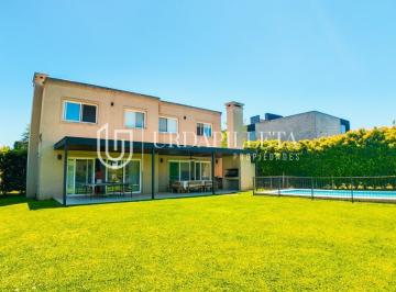 Casa · 200m² · 4 Ambientes · 2 Cocheras · Casa en Venta con 3 Dorm. en Ayres Plaza, Pilar