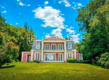 Casa · 1876m² · 8 Ambientes · 6 Cocheras · Casa en Venta en Club de Campo Armenia