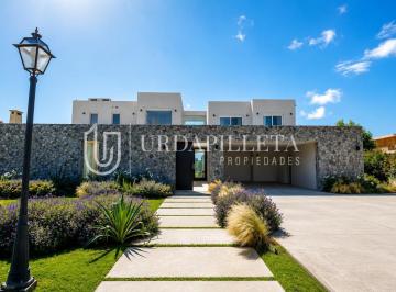 Casa · 690m² · 10 Ambientes · 8 Cocheras · Casa en Estancias del Pilar - Golf
