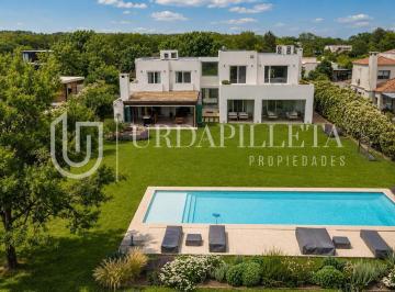 Casa · 690m² · 10 Ambientes · 8 Cocheras · Casa en Venta en Estancias del Pilar - Golf