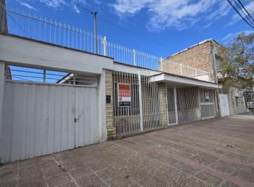 Casa de 5 ambientes, General Gutiérrez · Casa en Venta en Calle Ozamis Maipú
