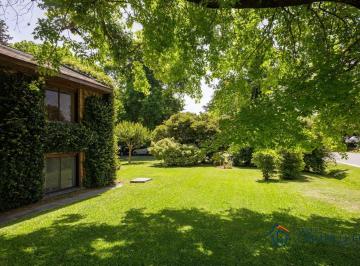 Casa · 420m² · 6 Dormitorios · Casa en Olivos Golf Club con Imponente Parque Arbolado