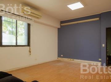 Casa · 190m² · 6 Ambientes · 1 Cochera · Casa en Venta en Pompeya
