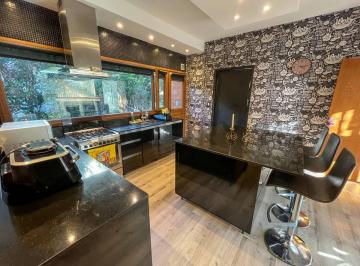 Casa · 370m² · 6 Ambientes · 2 Cocheras · Venta Casa en St Thomas Este - Oeste 6 Ambientes con 3 Dorm. Es Suite.