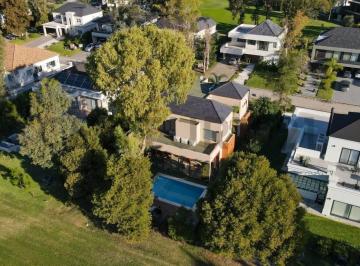 Casa · 370m² · 6 Ambientes · 2 Cocheras · Venta Casa en St Thomas Este - Oeste 6 Ambientes