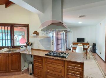 Casa · 242m² · 4 Ambientes · 1 Cochera · Venta - Casa 4 Amb con Piscina - Campana Centro